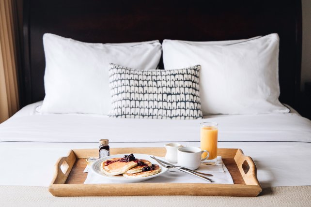 breakfast in bed 